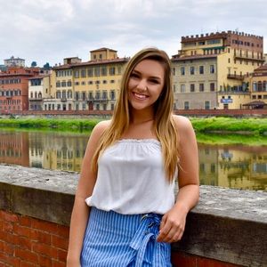 Meet your Posher, Mia